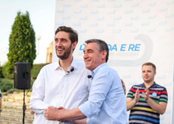 Uran Ismaili viziton Kadri Veselin në Hagë