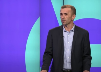 Zymer Morina rrëfen ngjarjen se si forcat serbe ia vranë babain dhe tre vëllezërit