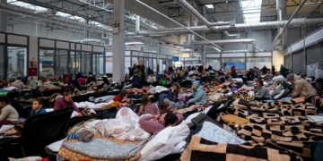 KORCZOWA, POLAND - 2022/03/07: Refugees are resting inside the reception area.
A temporary reception area has been set up at a warehouse at Korczowa to cope with hundreds of thousands of Ukrainian refugees fleeing through the Korczowa-Krakowiec border. (Photo by Hesther Ng/SOPA Images/LightRocket via Getty Images)