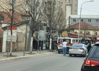 Vetura godet një këmbësor në Prishtinë