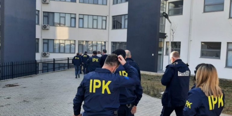 Dugolli: Arrestimi i 48 zyrtarëve nuk e njollosë punën e Policisë