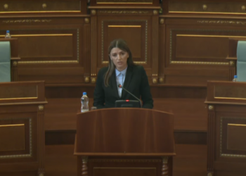 Haxhiu: Të bashkohemi në një ide, që asnjëherë më në këtë Kuvend të mos fyhen deputetet apo gratë e kabinetit qeveritar