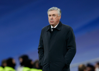 MADRID, SPAIN - FEBRUARY 19: Coach Carlo Ancelotti of Real Madrid  during the La Liga Santander  match between Real Madrid v Deportivo Alaves at the Santiago Bernaubeu on February 19, 2022 in Madrid Spain (Photo by David S. Bustamante/Soccrates/Getty Images)