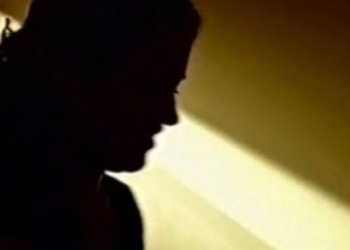 Gruaja bashk me foshnjën e saj mbahej mbyllur në shtëpi, reagon policia