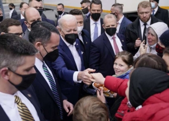 Bideni viziton refugjatët ukrainas në Poloni