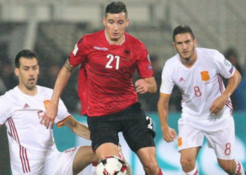 Spanjë – Shqipëri, formacionet zyrtare: Broja dhe Cikalleshi titullarë, Strakosha rezervë