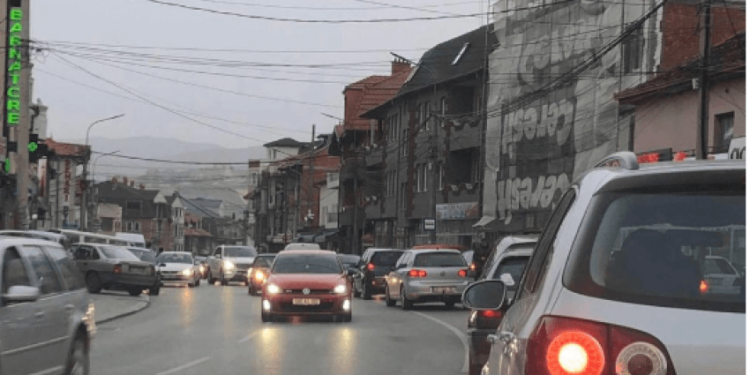 Nesër nis vendosja e stikersave në xhama të automjeteve të regjistruara