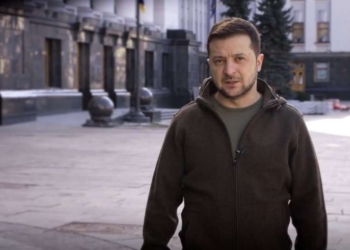 Zelensky: Ukrainasit janë njerëz krenarë,  nuk do t’ia japim asnjë pëllëmbë toke pushtuesit