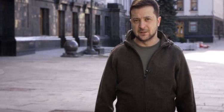 Zelensky: Ukrainasit janë njerëz krenarë,  nuk do t’ia japim asnjë pëllëmbë toke pushtuesit