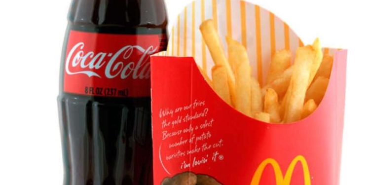 Bojkotohen thirrjet për mbyllje të bizneseve në Rusi nga McDonald’s dhe Coca Cola
