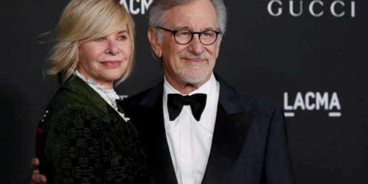 Steven Spielberg dhe bashkëshortja e tij ndanë 1 milion dollarë  ndihmë për Ukrainën