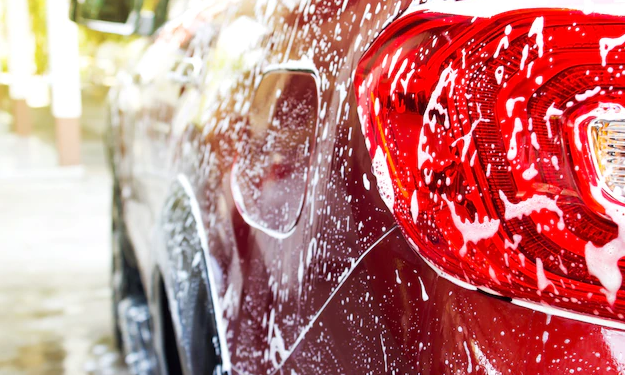 Prizrenasit i vidhet vetura në autolarje