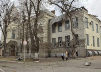 “Granatimet ruse mbi Chernihiv vazhdojnë pavarësisht pretendimeve për pakësim”