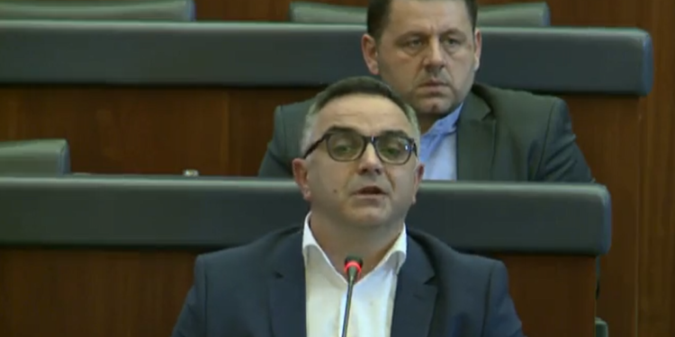 Tahiri për çështjen e Kodit Civil: Pse nuk janë shumica e deputetëve të VV-së në sallë?