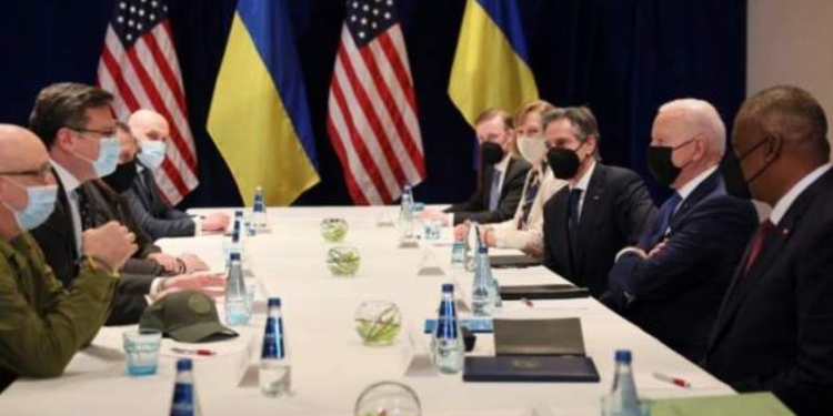 Biden në Poloni takohet me ministrat e Ukrainës