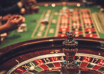 Policia i gjen 14 persona duke luajtur bixhoz në Suharekë