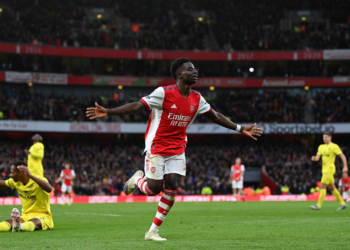 LONDON, ENGLAND - FEBRUARY 19: Bukayo Saka of Arsenal celebrates after scoring their side's second goal during the Premier League match between Arsenal and Brentford at Emirates Stadium on February 19, 2022 in London, England. (Photo by Shaun Botterill/Getty Images)