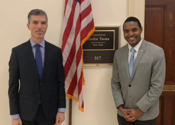 Kongresisti amerikan takohet më Dugollin: Diskutuam për forcimin e lidhjeve SHBA-Kosovë