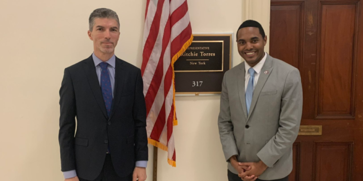 Kongresisti amerikan takohet më Dugollin: Diskutuam për forcimin e lidhjeve SHBA-Kosovë