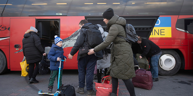 Rreth 100 mijë njerëz janë evakuuar nga Ukraina përmes korridoreve humanitare në dy ditët e fundit