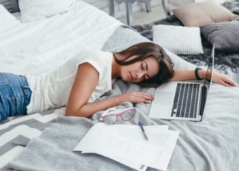 Katër arsye pse duhet të bëni një sy gjumë pasdite