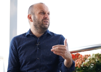 Në njëvjetorin e formimit, Mushkolaj thotë se ky është ministri më kot i qeverisë Kurti