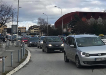 Për një javë, mbi 3 mijë qytetarë të pajisur me stikersa për automjetet e regjistruara