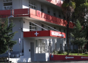 Një i vdekur dhe 102 të infektuar me koronavirus në Shqipëri