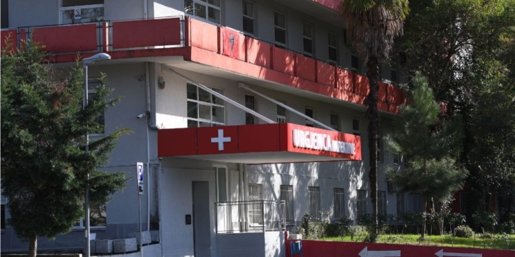 Një i vdekur dhe 102 të infektuar me koronavirus në Shqipëri