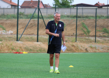 Krasniqi publikon listën e futbollistëve për dy miqësoret me Shqipërinë