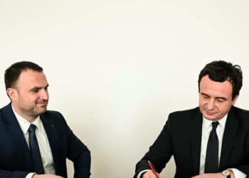 Shefi i kabinetit të Kurtit: Në fabrikë vaji shitet 2,10 euro, e në markete 3,49 euro