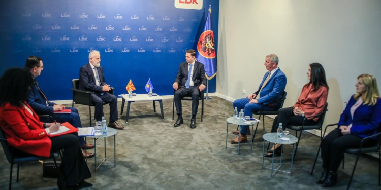 Abdixhiku  dhe Xhaferi diskutojnë nevojën e anëtarësimit të Kosovës në NATO