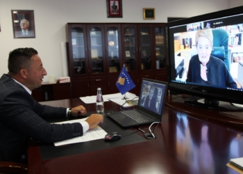 Ministri Mehaj bisedon me Madeleine Albright: Momentumi i ri gjeopolitik kërkon Kosovën në NATO