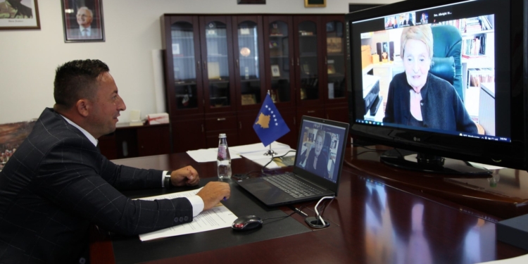 Ministri Mehaj bisedon me Madeleine Albright: Momentumi i ri gjeopolitik kërkon Kosovën në NATO