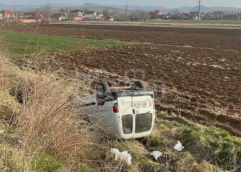 Rrokulliset një veturë në Pestovë