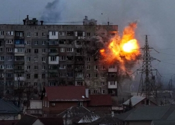 Forcat ruse bombardojnë shkollën që strehon 400 njerëz në Mariupol