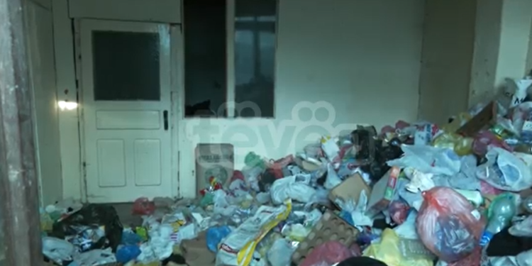 Shkolla e parë shqipe në Prishtinë, deponi bërlloku