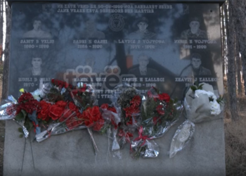 Përkujtohen 32 shqiptarët e vrarë nga forcat serbe në Skenderaj