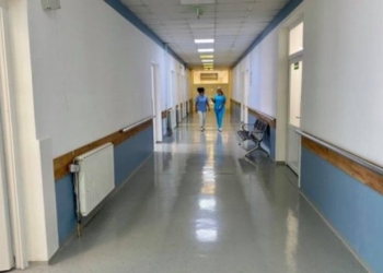 Dy fëmijë goditen nga traktori në Klinë