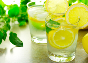 Si të pastroni trupin në mënyrë natyrale me lëngun e limonit