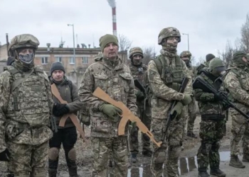 Kthehen nga diaspora mbi 66 mijë ukrainas për të luftuar për kombin e tyre