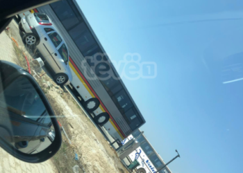 Këta janë autobusët që i sollën serbët nga Serbia për të protestuar në veri (FOTO)