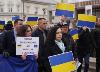 Osmani në marshin protestues: Kërkojmë përgjegjësi për krimet që po i kryen diktatori Putin në Ukrainë