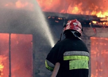 Përfshihet nga zjarri një stallë në Prizren