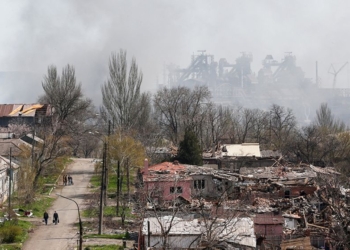 Komandanti ukrainas: Forcat ruse qëllojnë “me dëshirë” në fabrikën e Mariupolit ku njerëzit janë strehuar