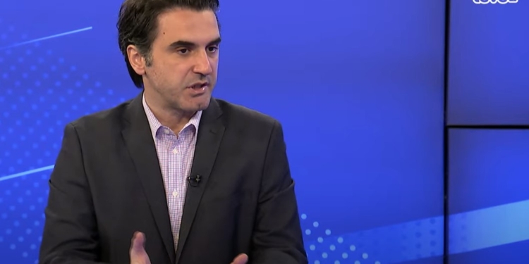 Muhaxhiri: Çështja e targave është test i madh për Kosovën dhe Serbinë