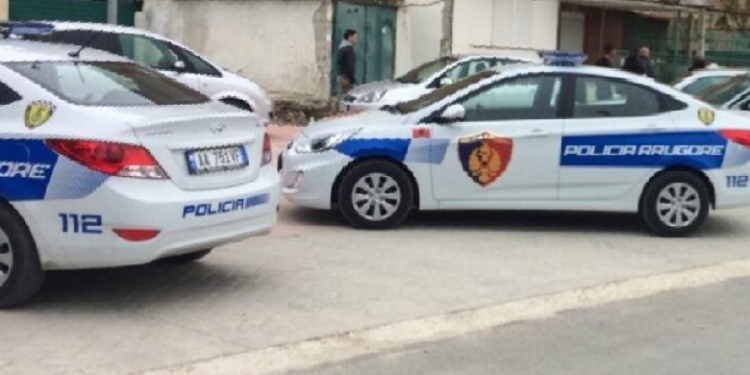 I shqetësuar nga zhurmat, plagos punëtorin e ndërtimit