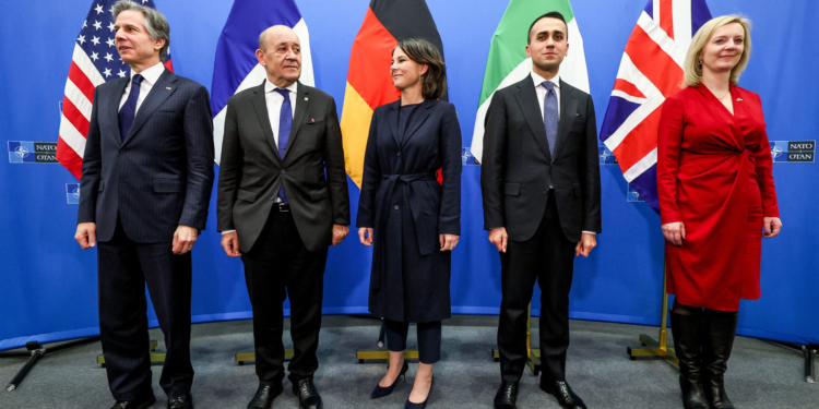 Ministrat e Jashtëm të NATO-s takohen në Bruksel për të diskutuar për luftën në Ukrainë