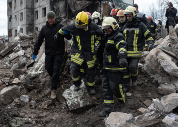 41 trupa të gjetur deri më tani në komplekset e apartamenteve Borodianka të shkatërruar nga granatimet ruse