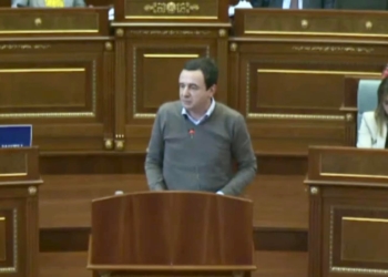 Kurti akuzohet se duke imituar Zelenskyn po përshkallëzon retorikën e luftës imagjinare me Serbinë